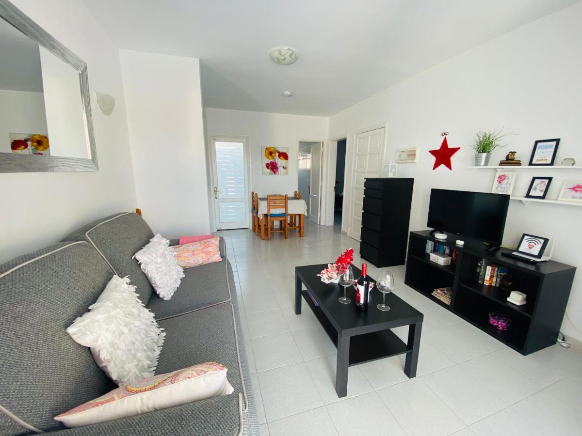Appartement Aguazul - A Pie De Piscina Y Vistas Al Mar à Puerto del Carmen  Extérieur photo