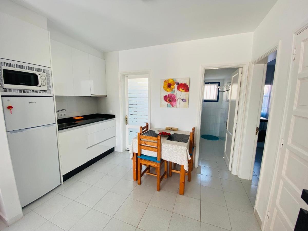 Appartement Aguazul - A Pie De Piscina Y Vistas Al Mar à Puerto del Carmen  Extérieur photo