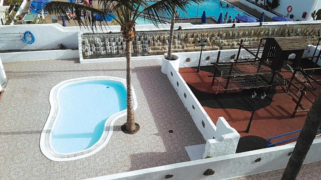 Appartement Aguazul - A Pie De Piscina Y Vistas Al Mar à Puerto del Carmen  Extérieur photo