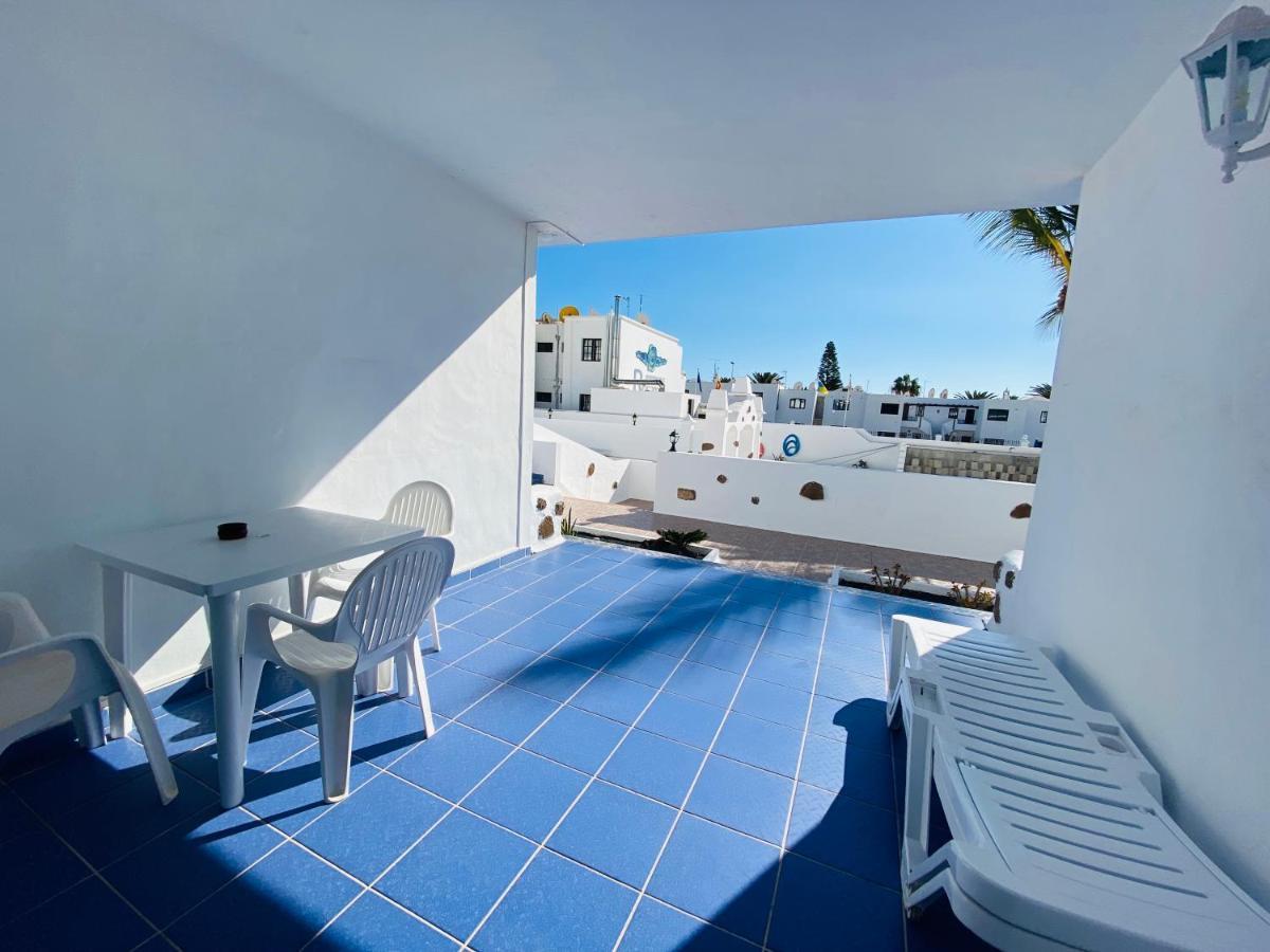 Appartement Aguazul - A Pie De Piscina Y Vistas Al Mar à Puerto del Carmen  Extérieur photo