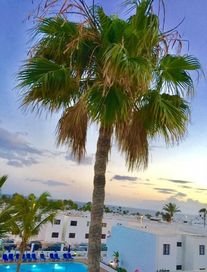 Appartement Aguazul - A Pie De Piscina Y Vistas Al Mar à Puerto del Carmen  Extérieur photo